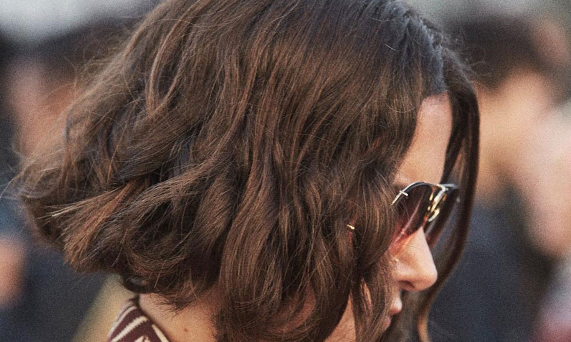 El corte de pelo Flob no solo admite la versión lisa, también la ondulada. Lo lleves como lo lleves opta por hidratar tu cabello con el Aceite Extraordinario Universal y protégelo siempre del calor con el Sérum Stop Frizz de L’Oréal Paris.